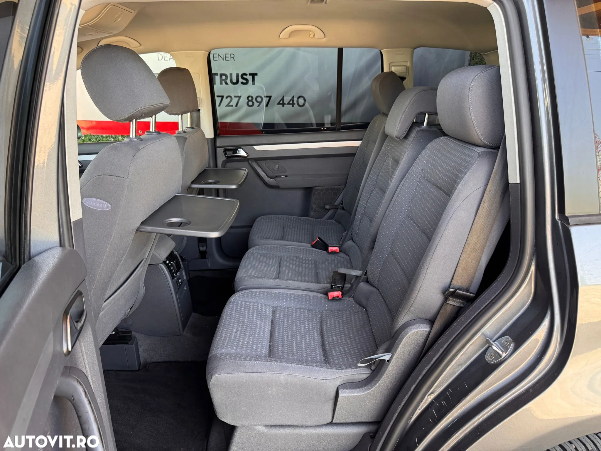 Volkswagen Touran 1.6 FSI Trendline - 6