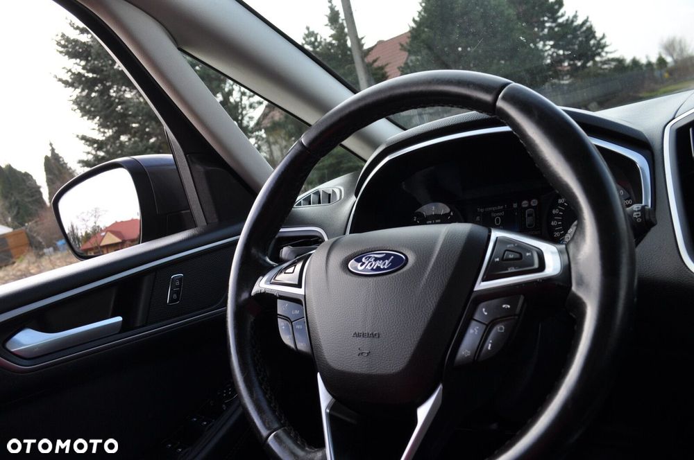 Ford S-Max - 11