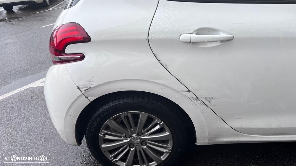 Peugeot 208 1.2 PureTech Signature - 5