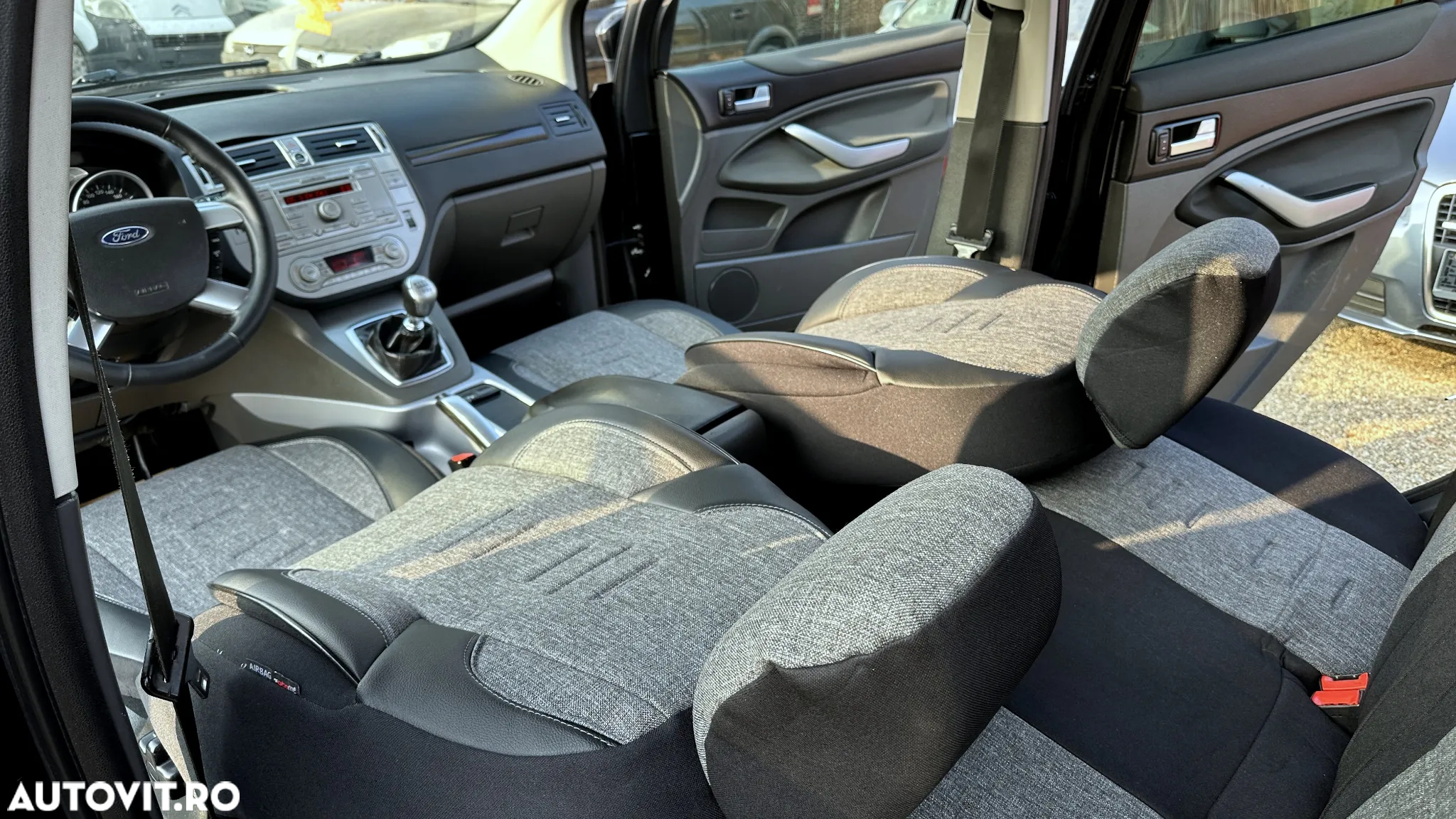 Ford Kuga 2.0 TDCi 2x4 Titanium - 14