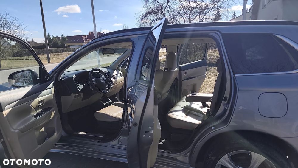 Mitsubishi Outlander 2.2 DI-D 4WD Automatik Diamant Edition+ - 16