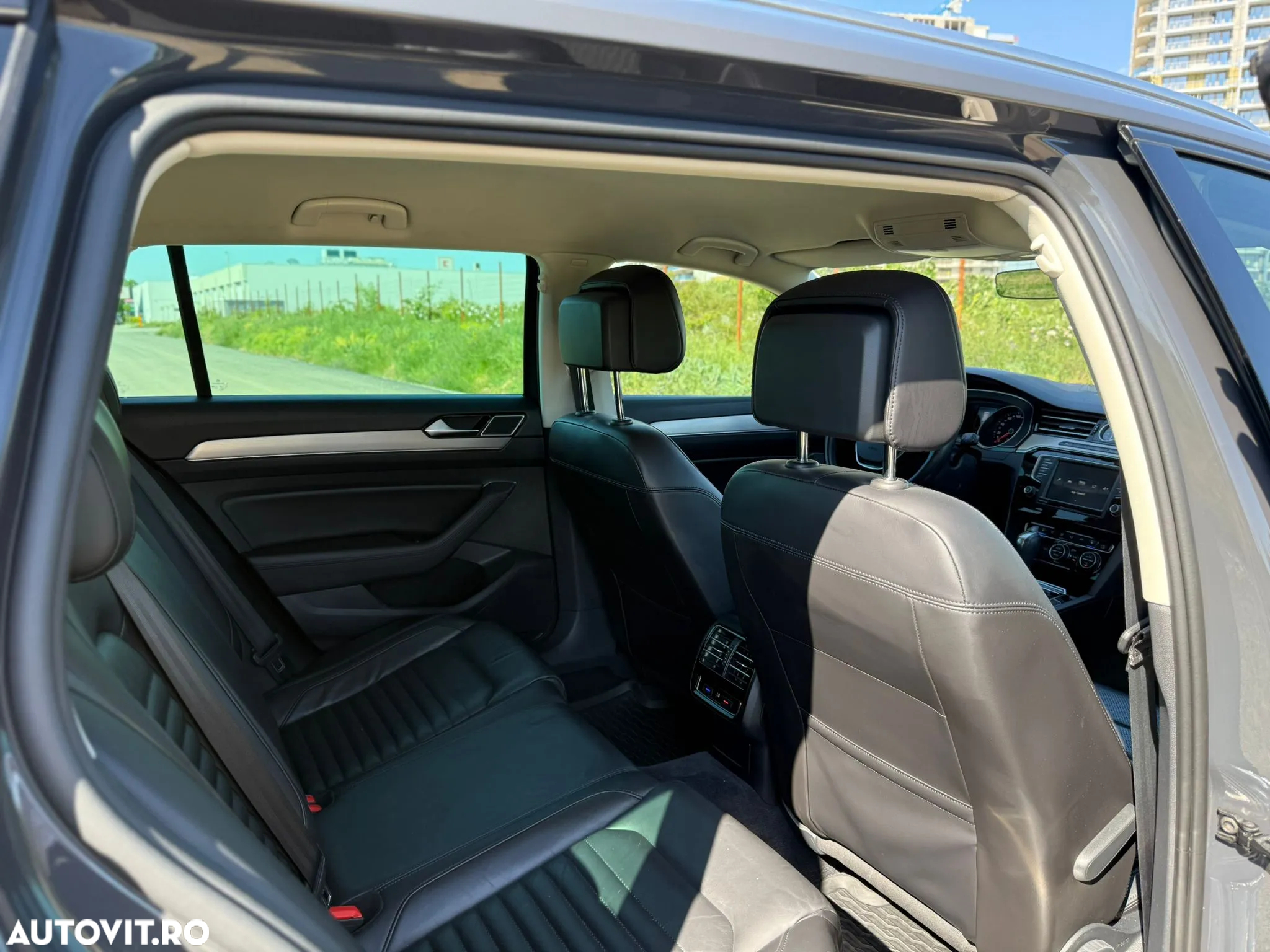 Volkswagen Passat Variant 2.0 TDI DSG 4Motion Highline - 18