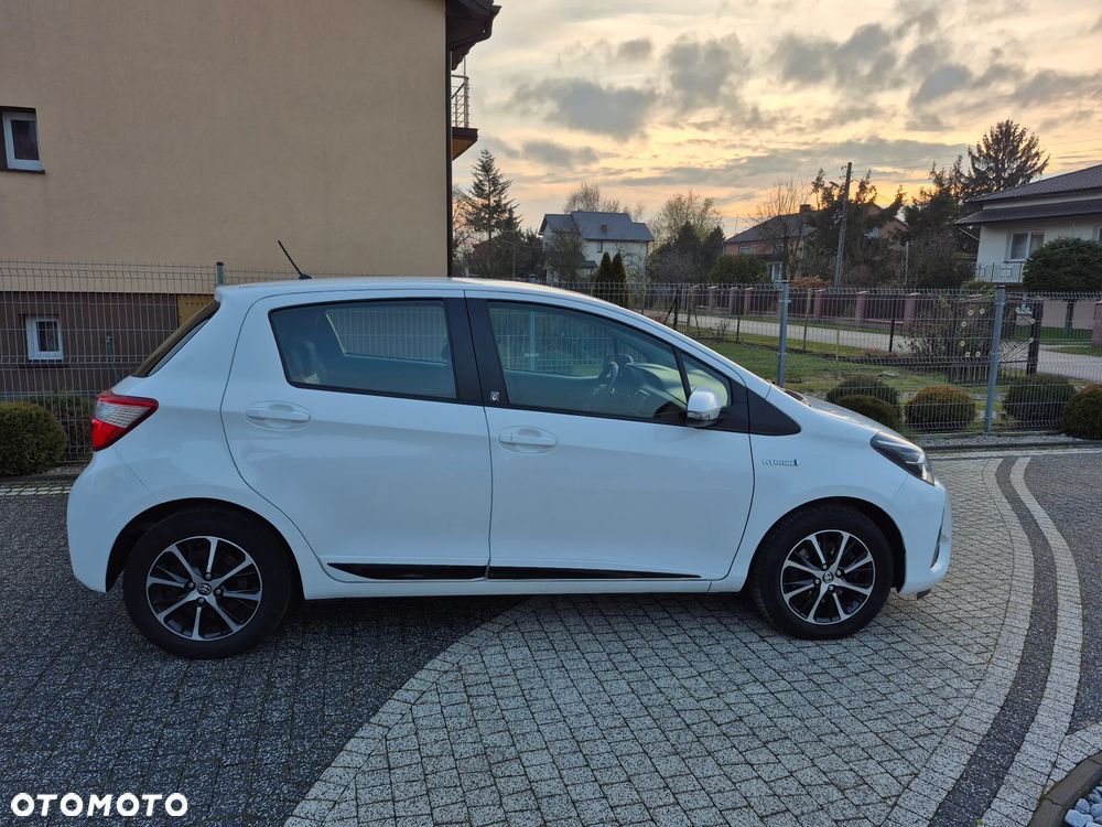 Toyota Yaris Hybrid 100 Business Edition - 5