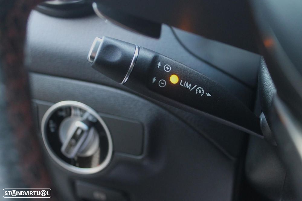 Mercedes-Benz CLA 200 d Shooting Brake AMG Line Aut. - 31