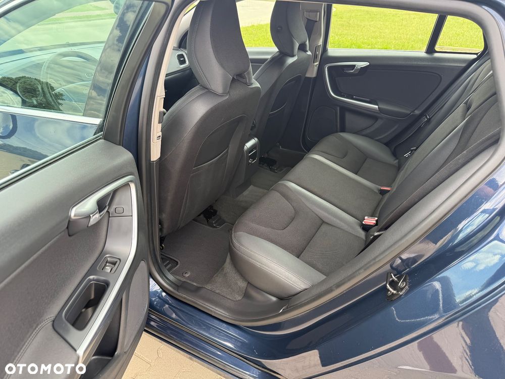 Volvo V60 D2 Momentum - 6