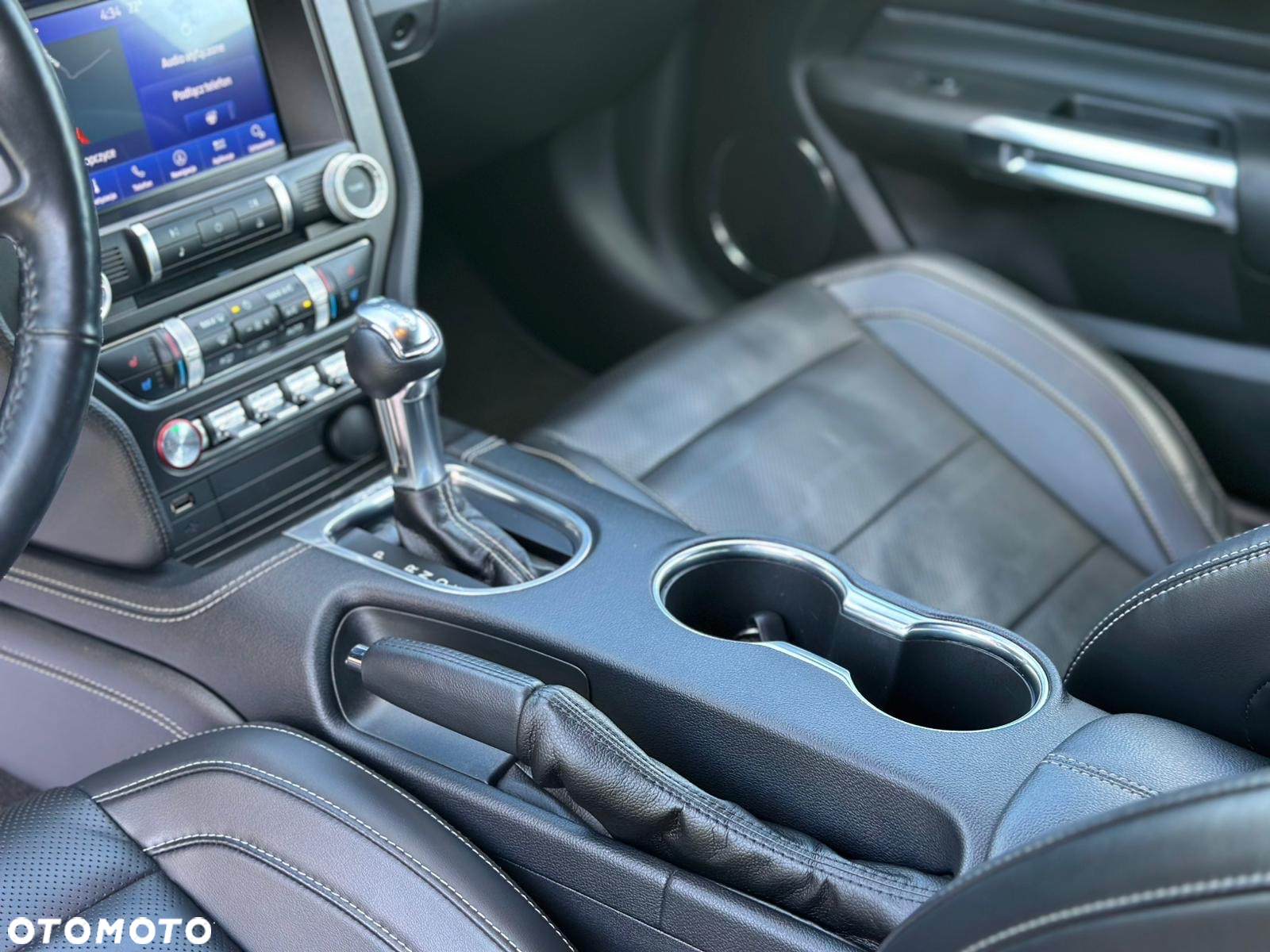 Ford Mustang 5.0 V8 GT - 8