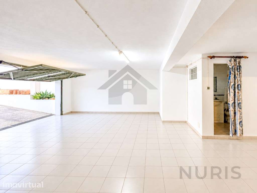 Moradia T5 isolada com garagem na zona da Bemposta, Portimão - Grande imagem: 4/37
