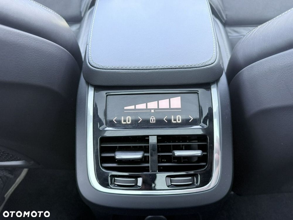 Volvo XC 90 T8 AWD Plug-In Hybrid Plus Black Edition 7os - 14