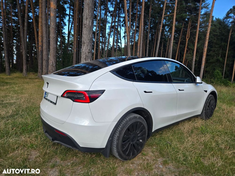 Tesla Model Y - 4