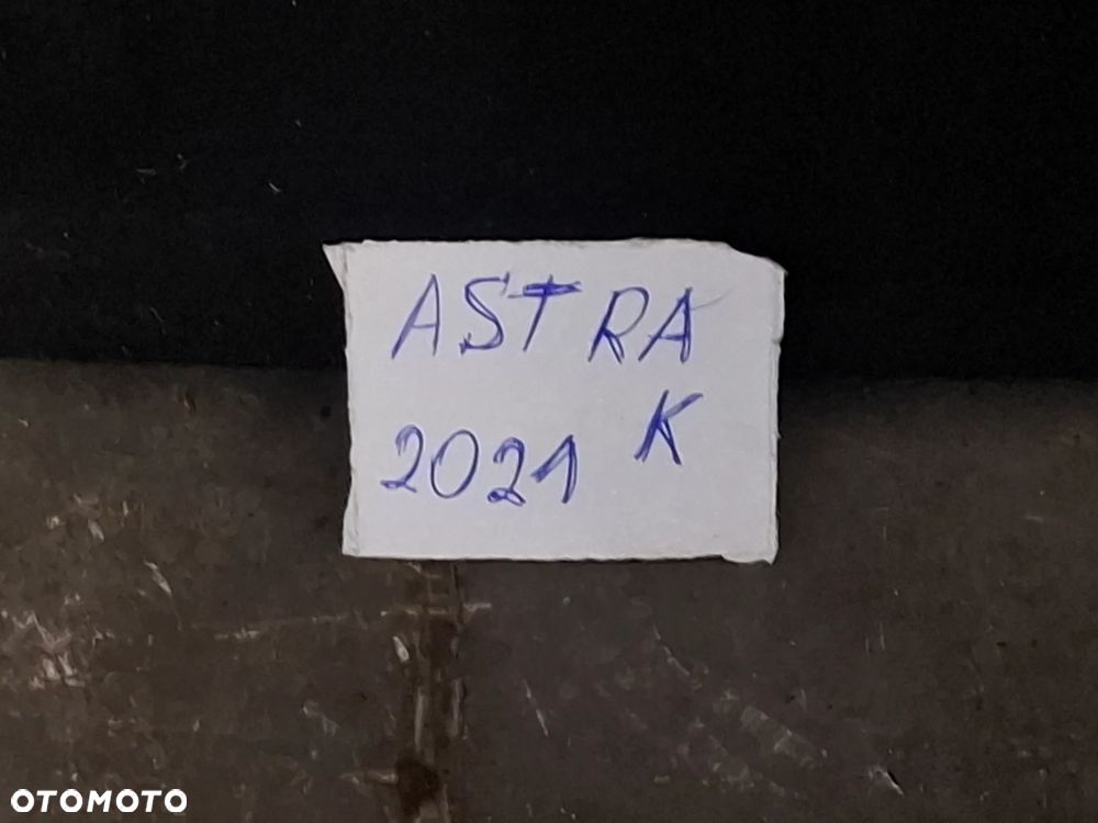Podłoga bagażnika wykładzina hatchback Opel Astra K 2021 rok - 2