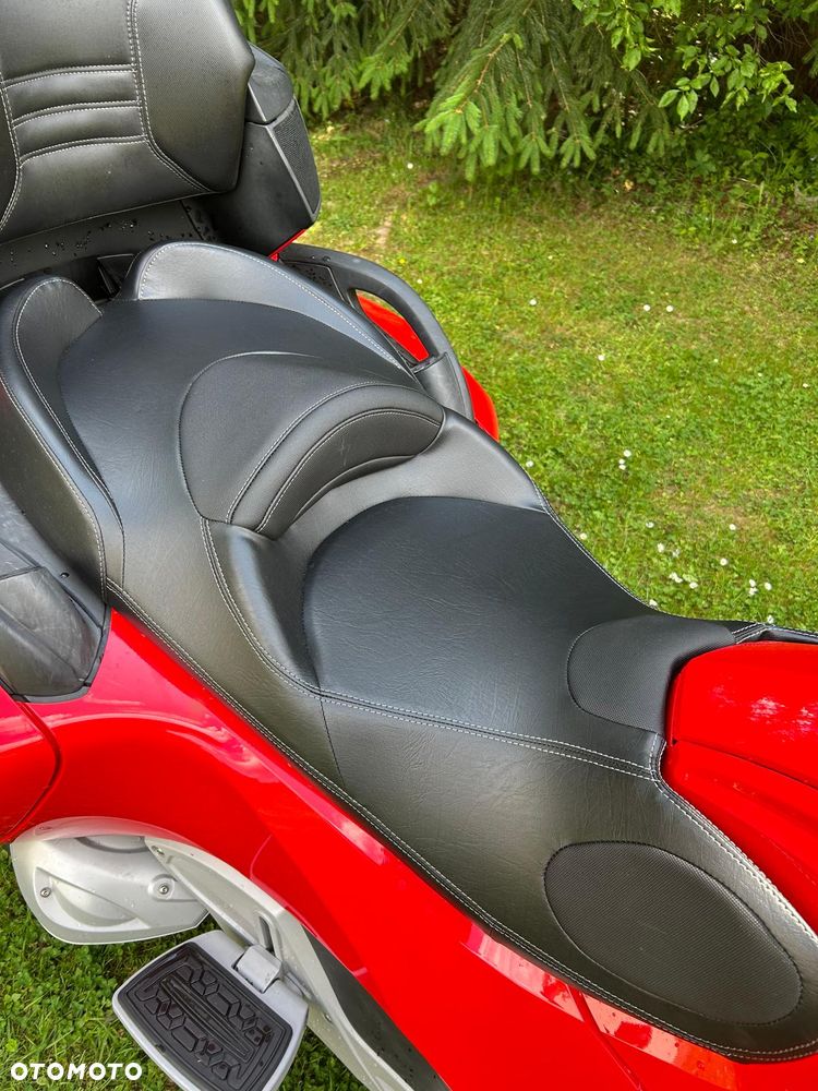 Can-Am Spyder - 12
