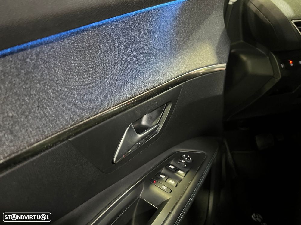 Peugeot 3008 1.6 Hybrid Allure Pack e-EAT8 - 26