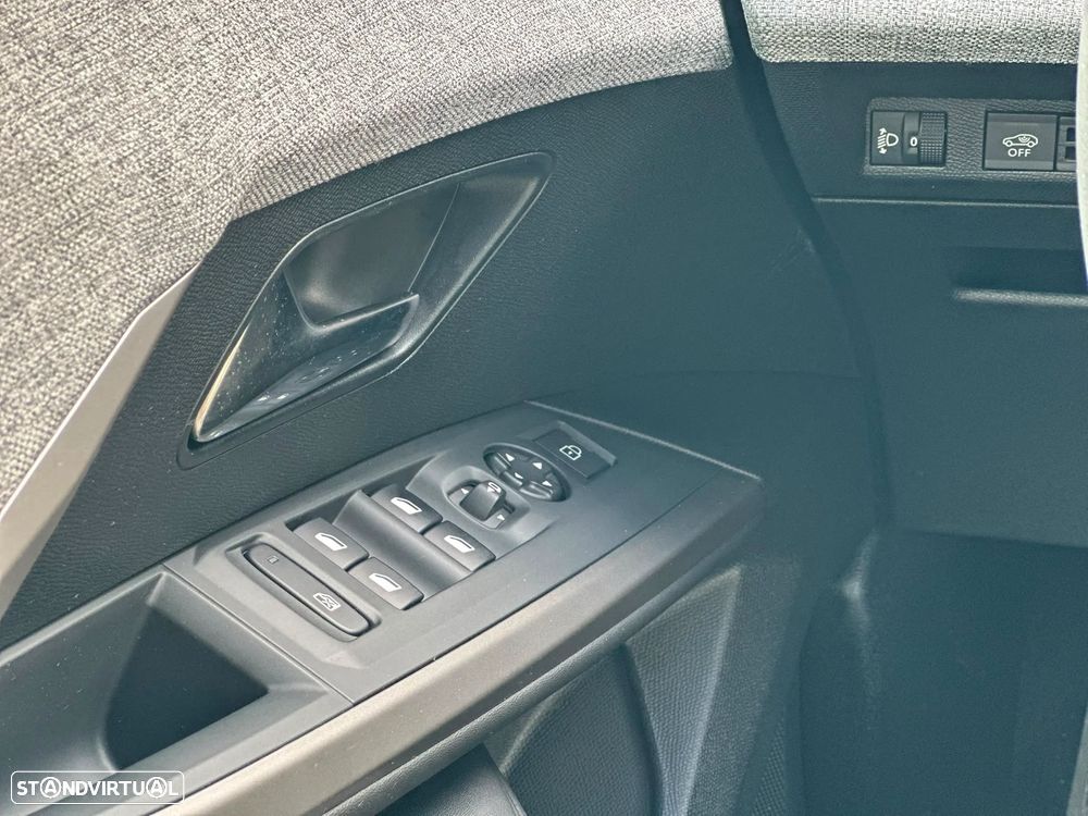 Peugeot 3008 1.2 Hybrid Allure Pack e-DCS6 - 32