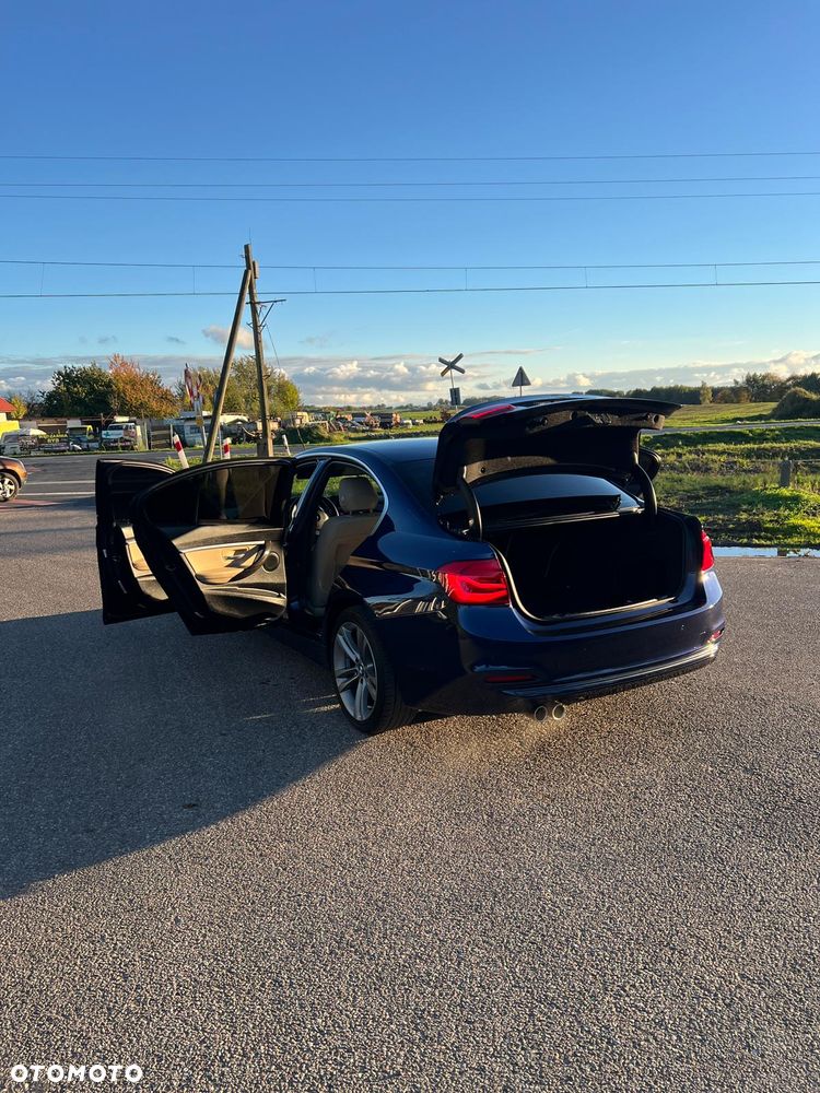 BMW Seria 3 330i Sport Line - 11