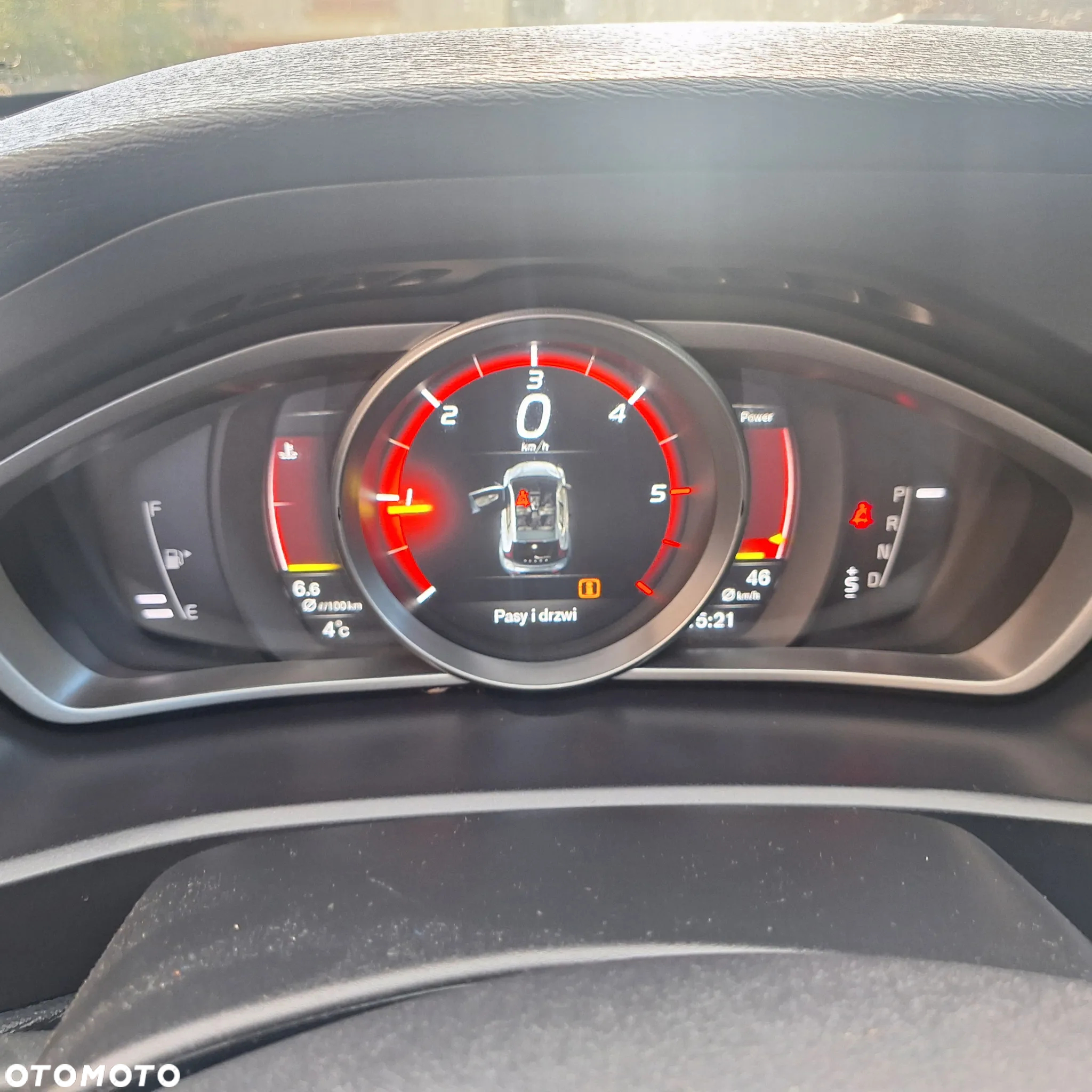 Volvo V40 D2 Drive-E Momentum - 8