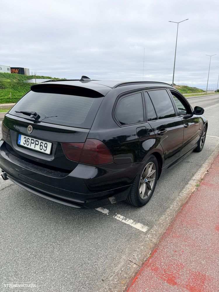 BMW 318 d Sport Line - 4