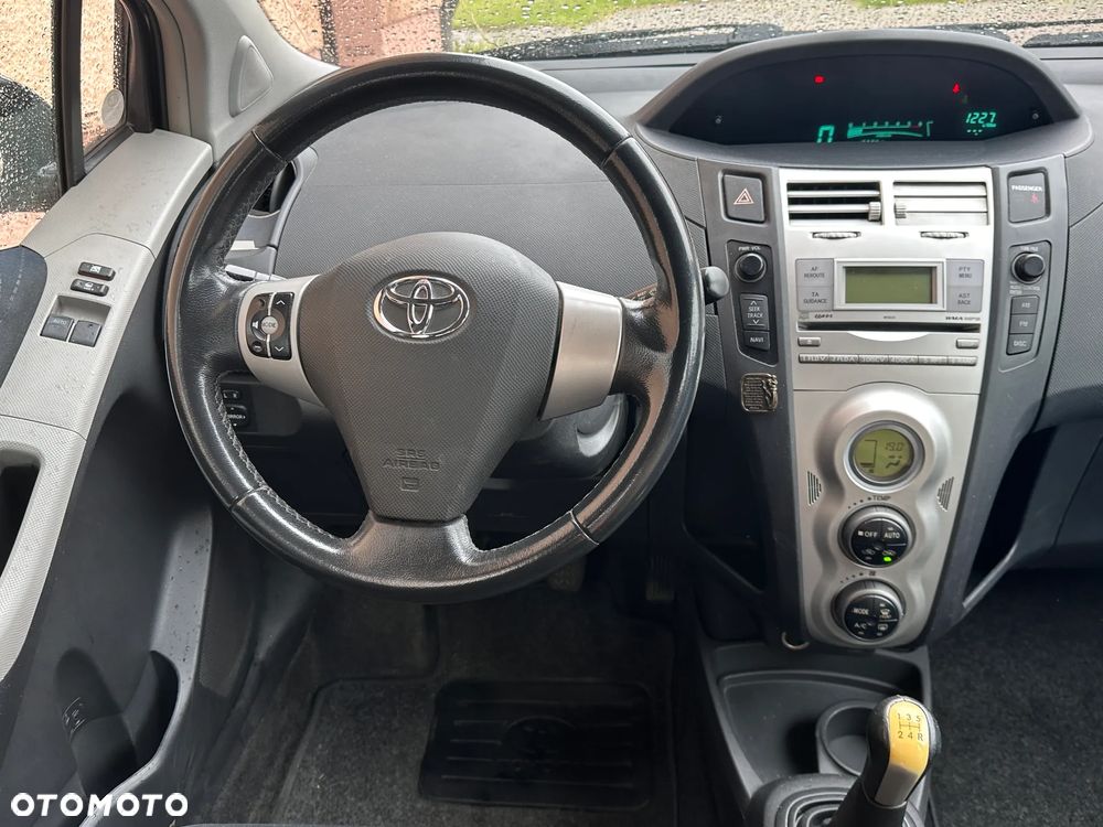 Toyota Yaris 1.4 D-4D Executive - 12