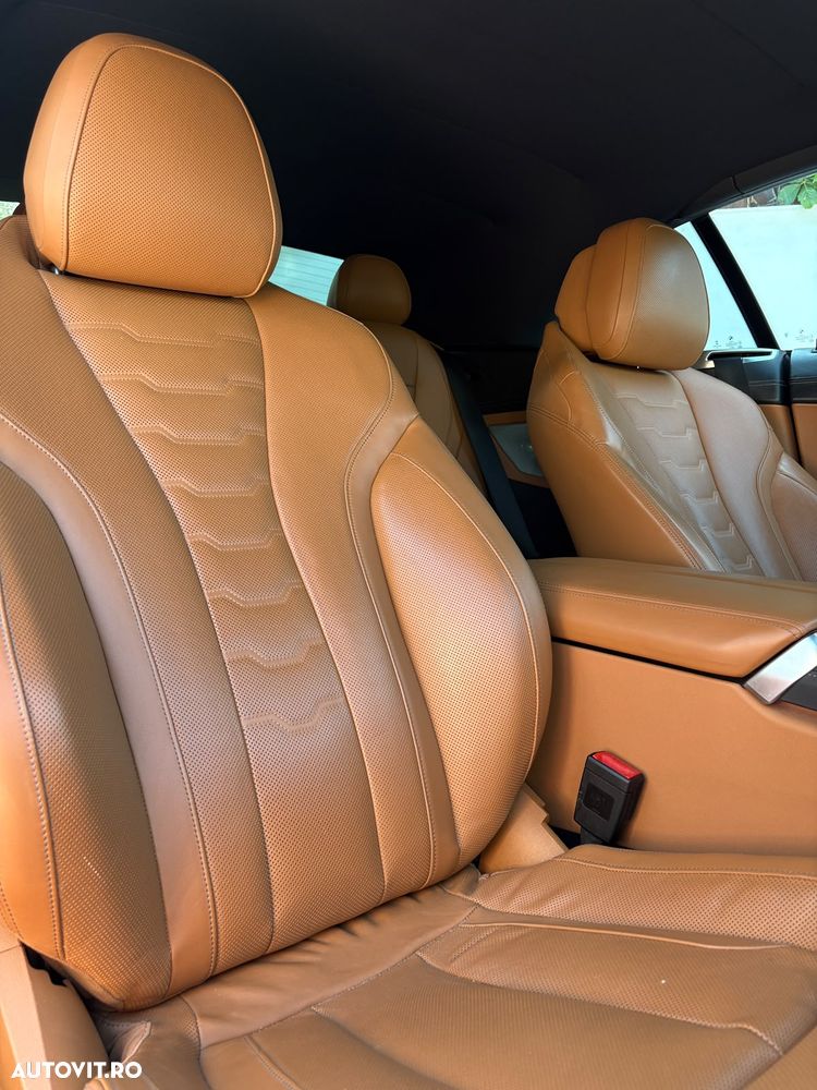 BMW M8 M850i xDrive - 16