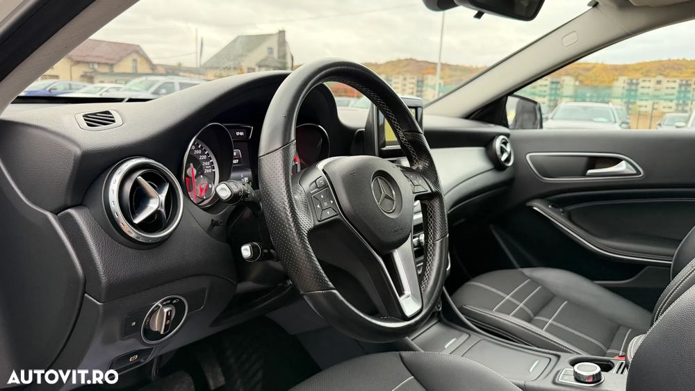 Mercedes-Benz GLA 220 CDI 4MATIC 7G-DCT AMG Line - 12
