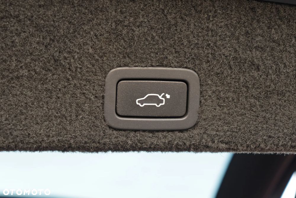 Volvo XC 60 D4 RDesign - 35