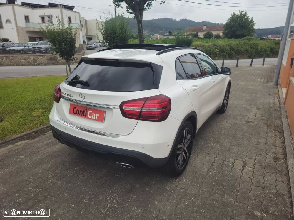 Mercedes-Benz GLA 200 d 7G-DCT Urban - 4