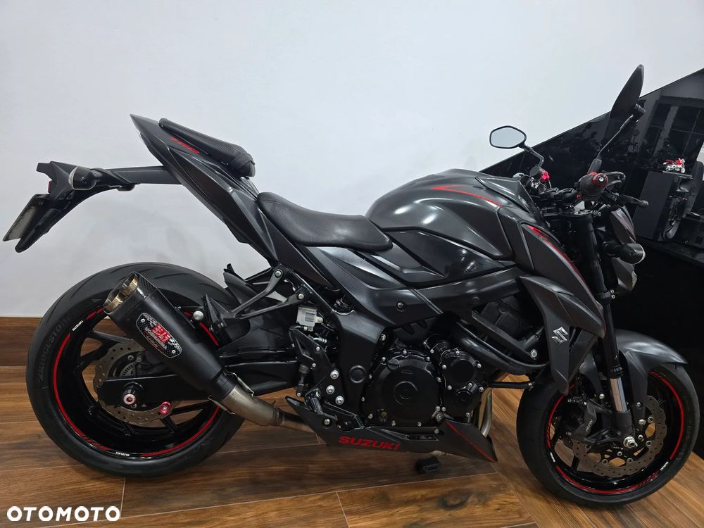 Suzuki GSX - 29