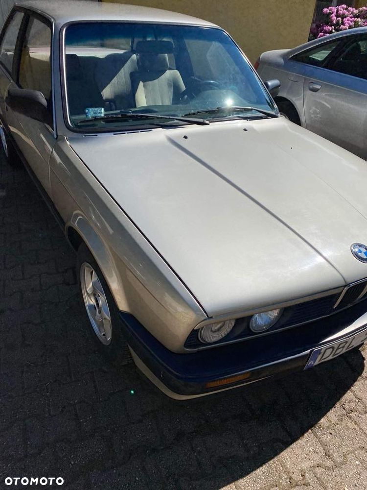 BMW Seria 3 318i - 4