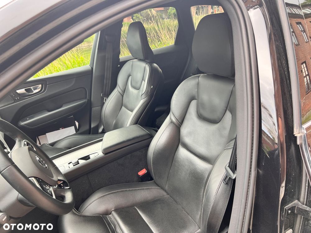 Volvo XC 60 B4 D AWD R-Design - 11