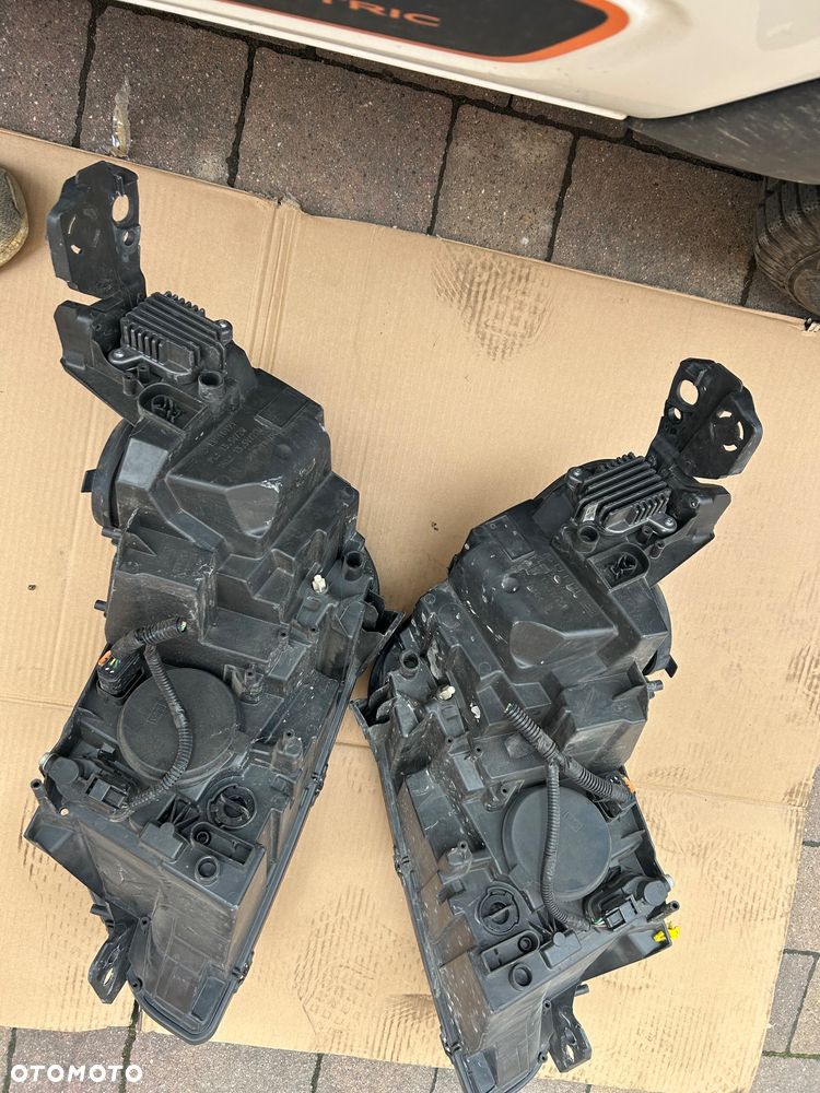 Peugeot 3008 II lampa lewy przód prawy przód 9810478180 9810478080 - 9