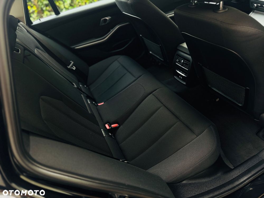 BMW Seria 3 320d Sport Line Shadow - 14