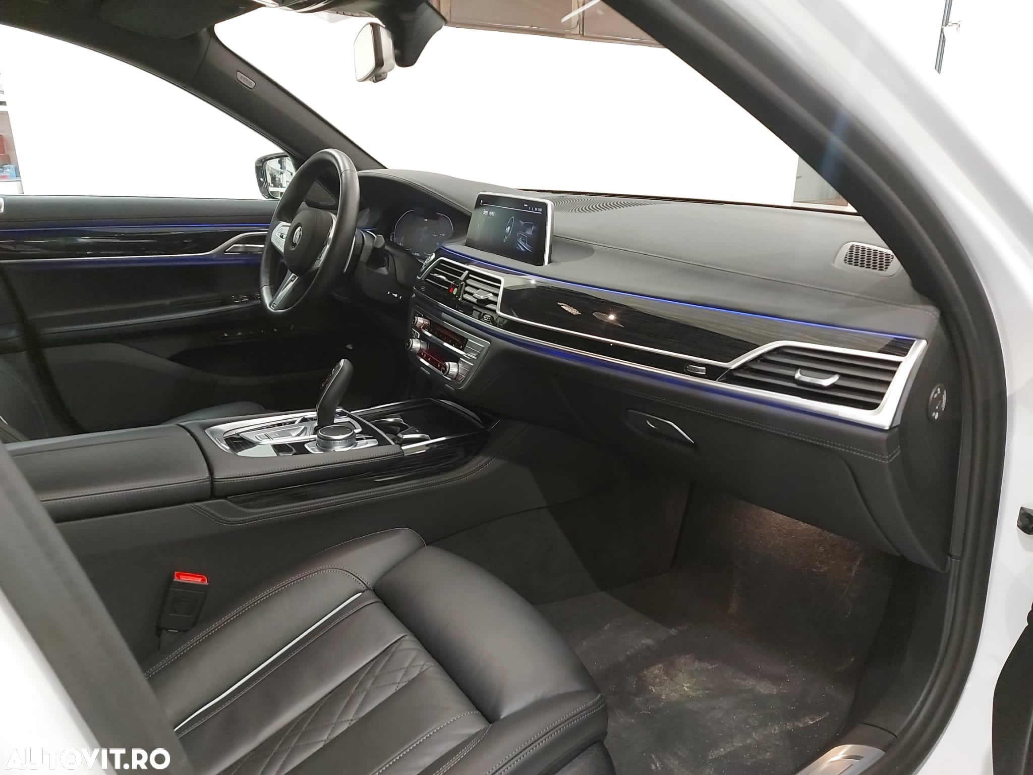 BMW Seria 7 730d xDrive MHEV - 8
