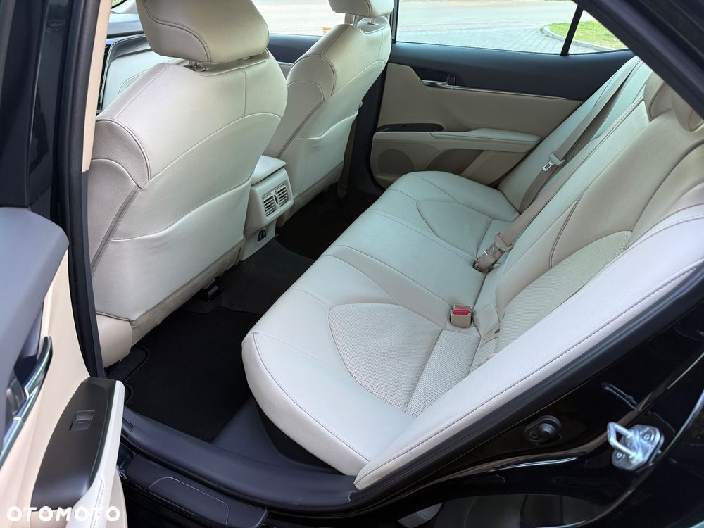 Toyota Camry 2.5 Hybrid Executive CVT - 29
