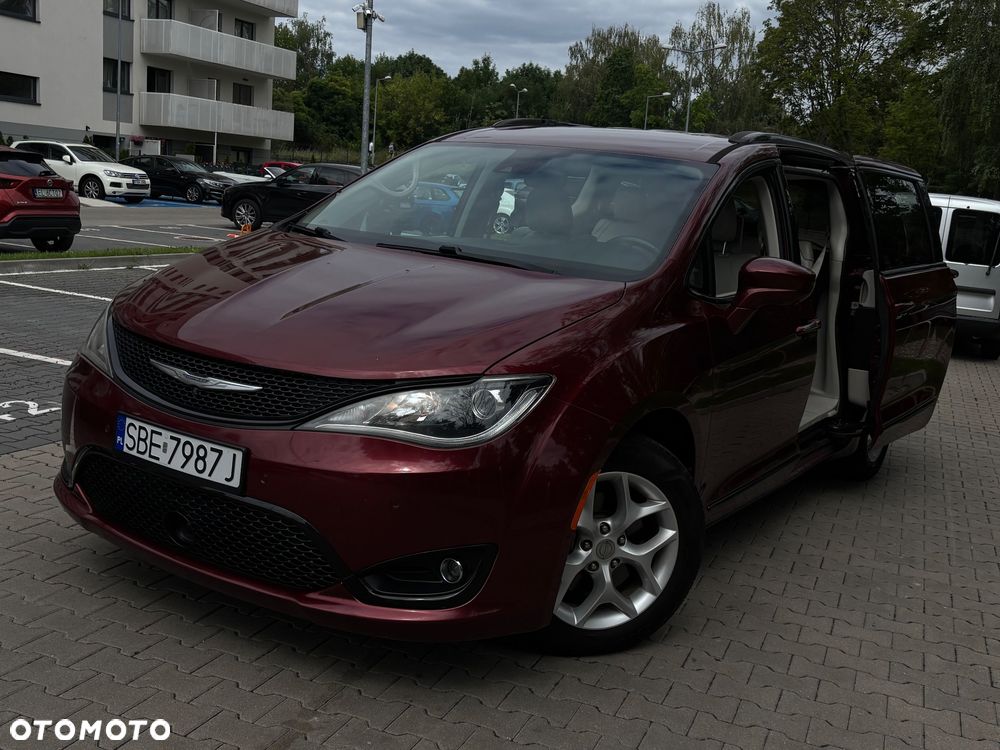 Chrysler Pacifica - 8