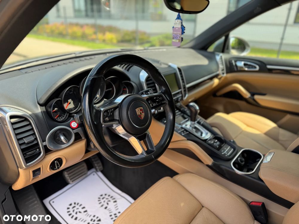 Porsche Cayenne S - 10