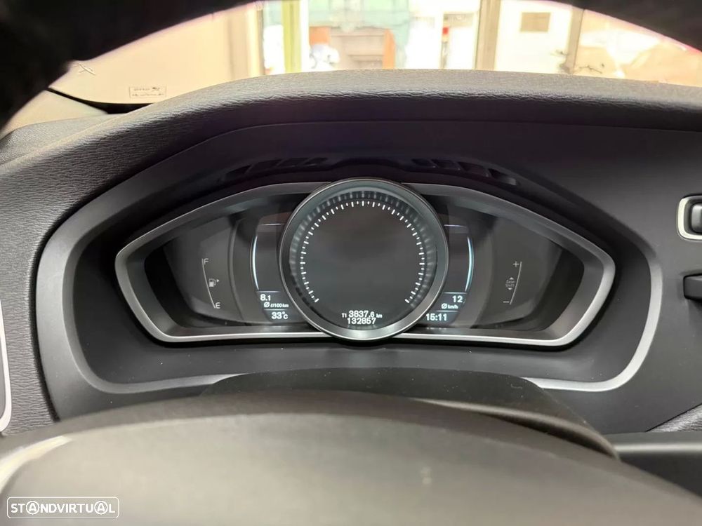 Volvo V40 Cross Country - 8
