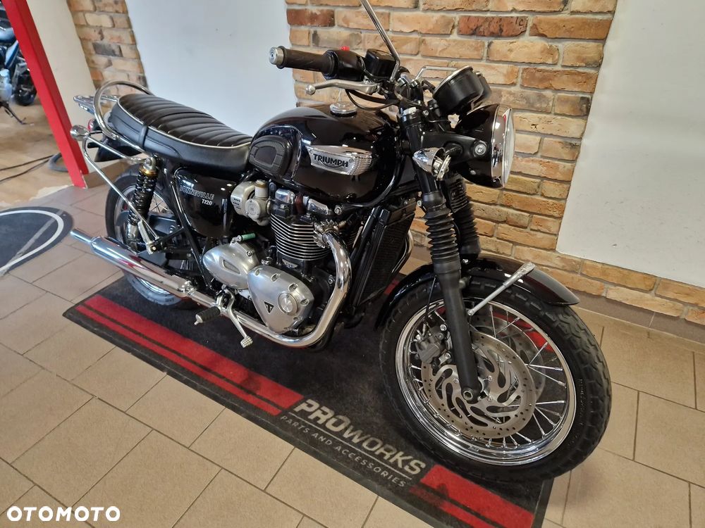 Triumph Bonneville - 20
