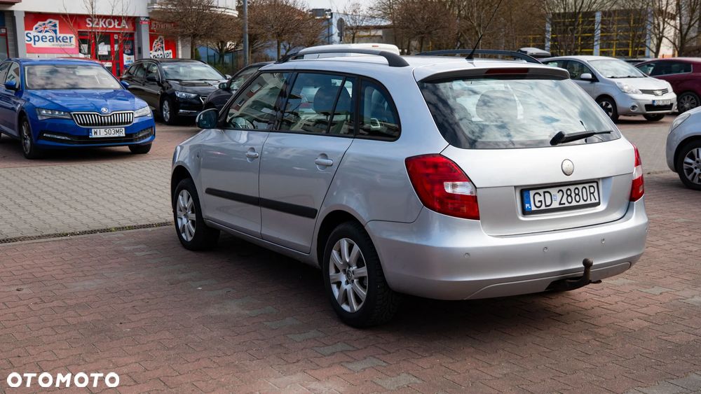Skoda Fabia 2008 photo 2
