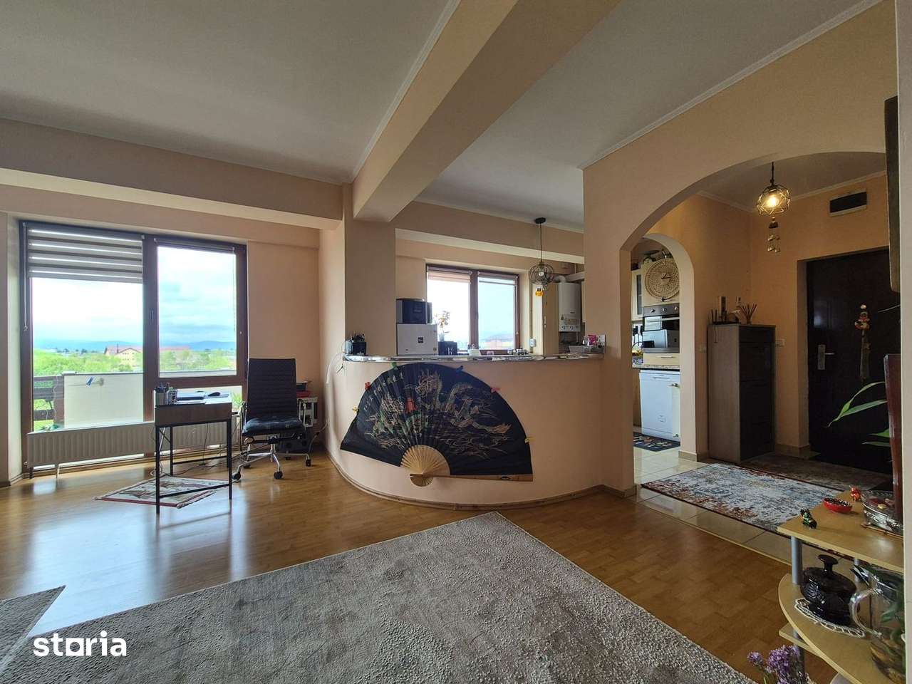 Tractoru, zonă liniștită de case, apartament spațios 3 camere cu garaj — fotografia 3