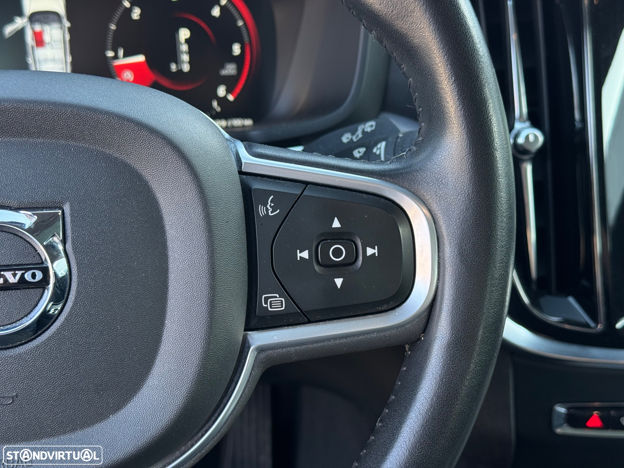 Volvo V60 2.0 D3 Momentum Geartronic - 15