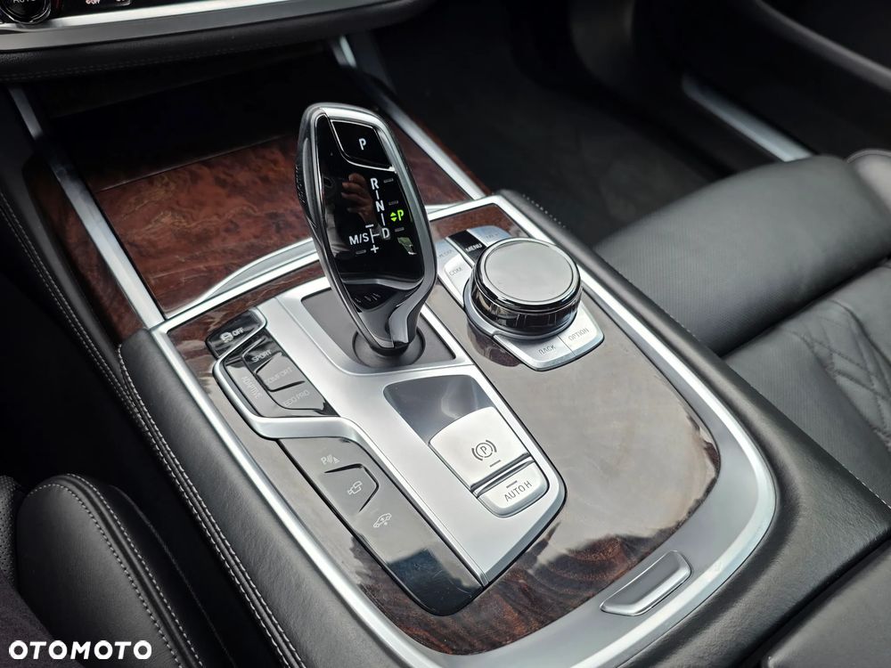 BMW Seria 7 - 25