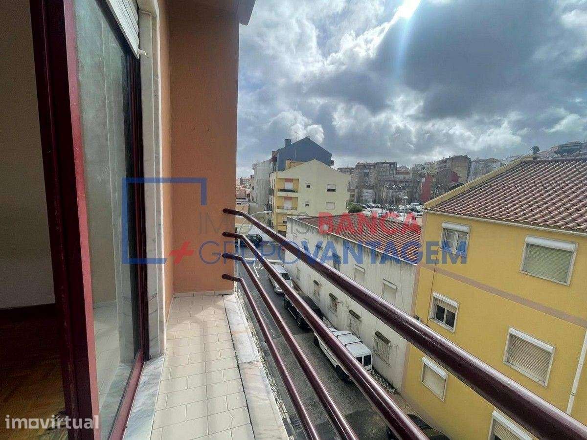 APARTAMENTO T2 BRANDOA COM GARAGEM - Grande imagem: 2/29