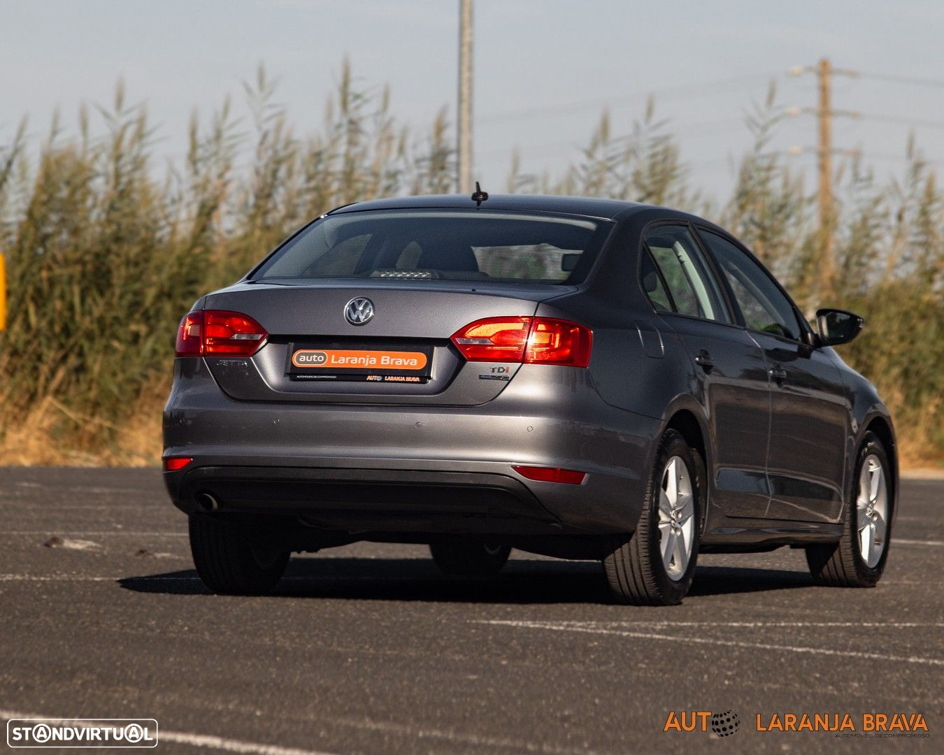 VW Jetta 1.6 TDi Confortline - 13