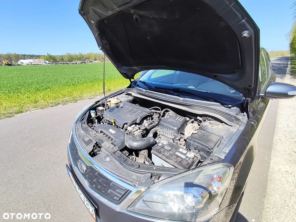 Kia Ceed - 12