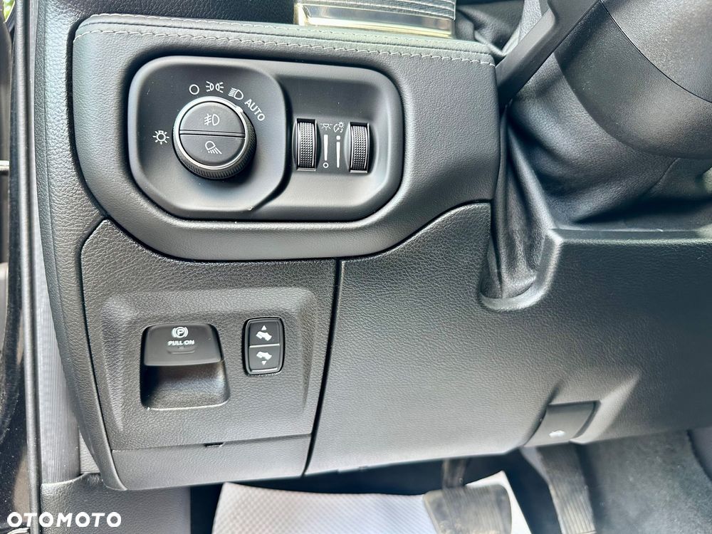 RAM 1500 Crew Cab Shortbed Limited - 21