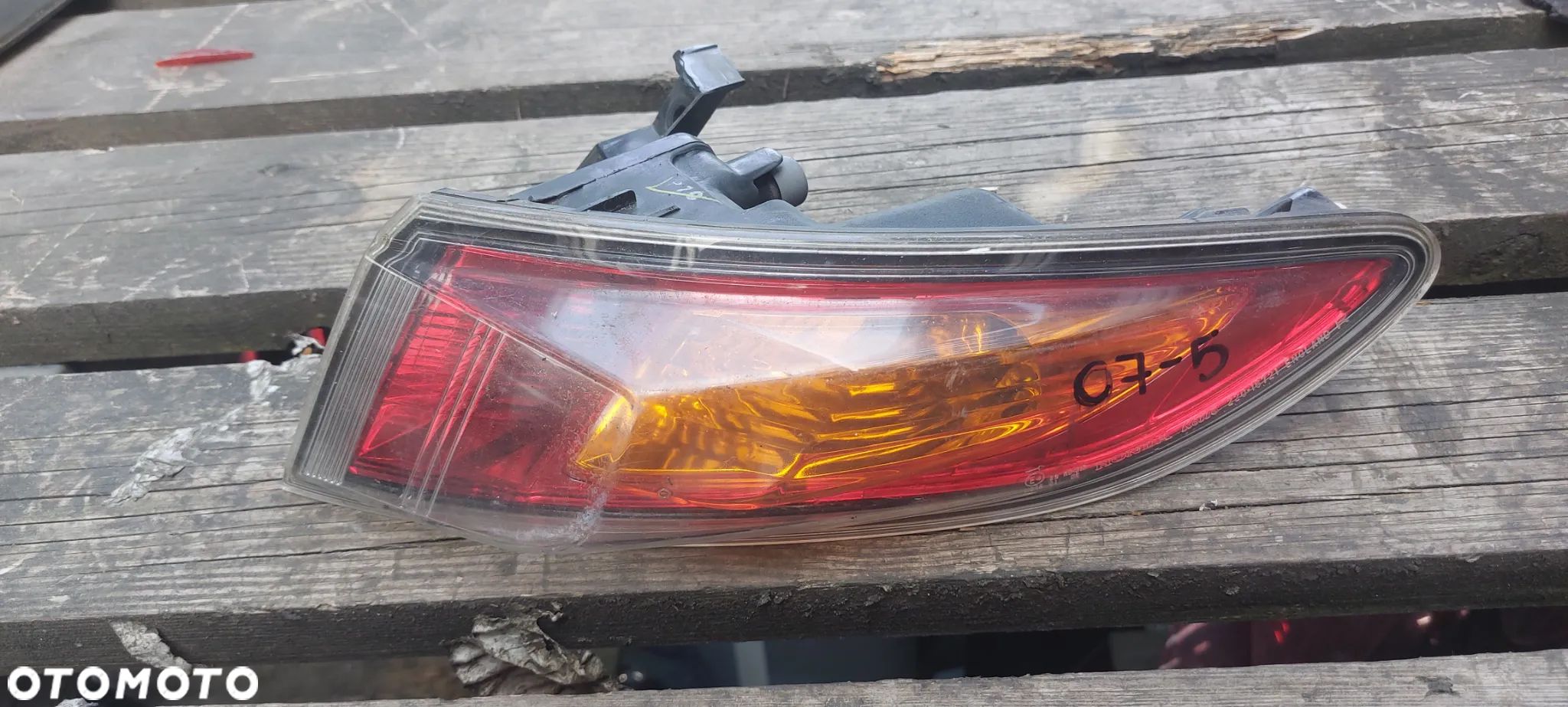 .  TYL TYLNA LAMPA PRAWA HONDA CIVIC 8 UFO - 1