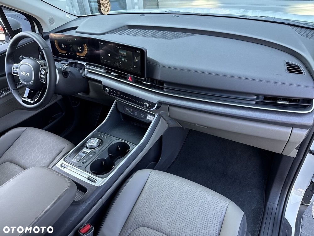 Kia Carnival - 28