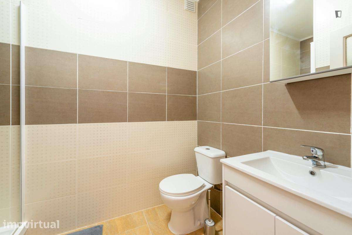 Quarto - localizado em Telheiras Lisbon - Grande imagem: 3/9