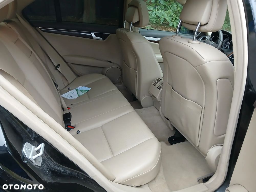 Mercedes-Benz Klasa C 250 CGI Automatik BlueEFFICIENCY SPORT EDITION - 14