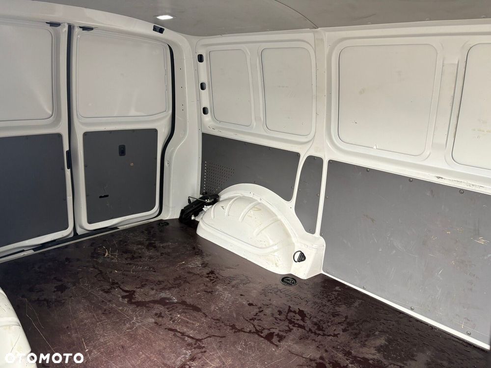 Volkswagen Transporter - 21