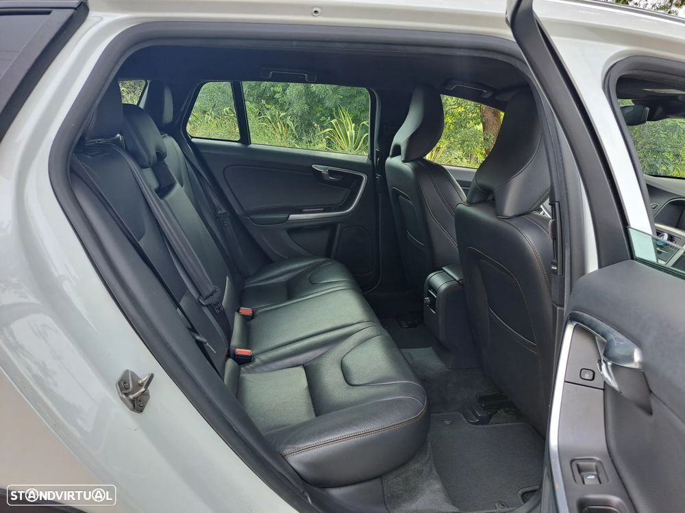 Volvo V60 Cross Country D4 Momentum - 27